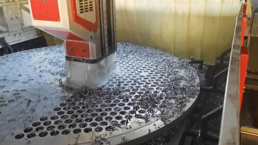 机械车间换热器管板钻孔加工现场