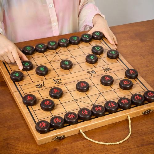 家用老旧榉木象棋半残局棋盘