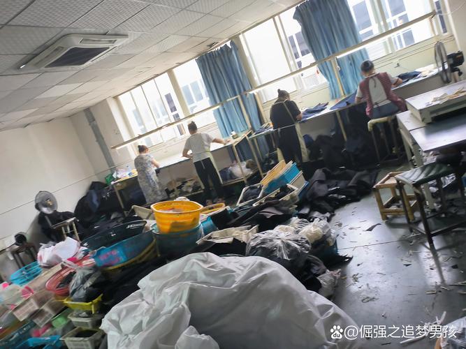 杂乱的实际车间流水线调试现场