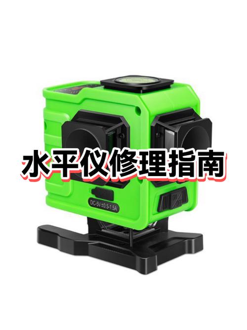 装修师傅用水平仪校准折叠门门洞