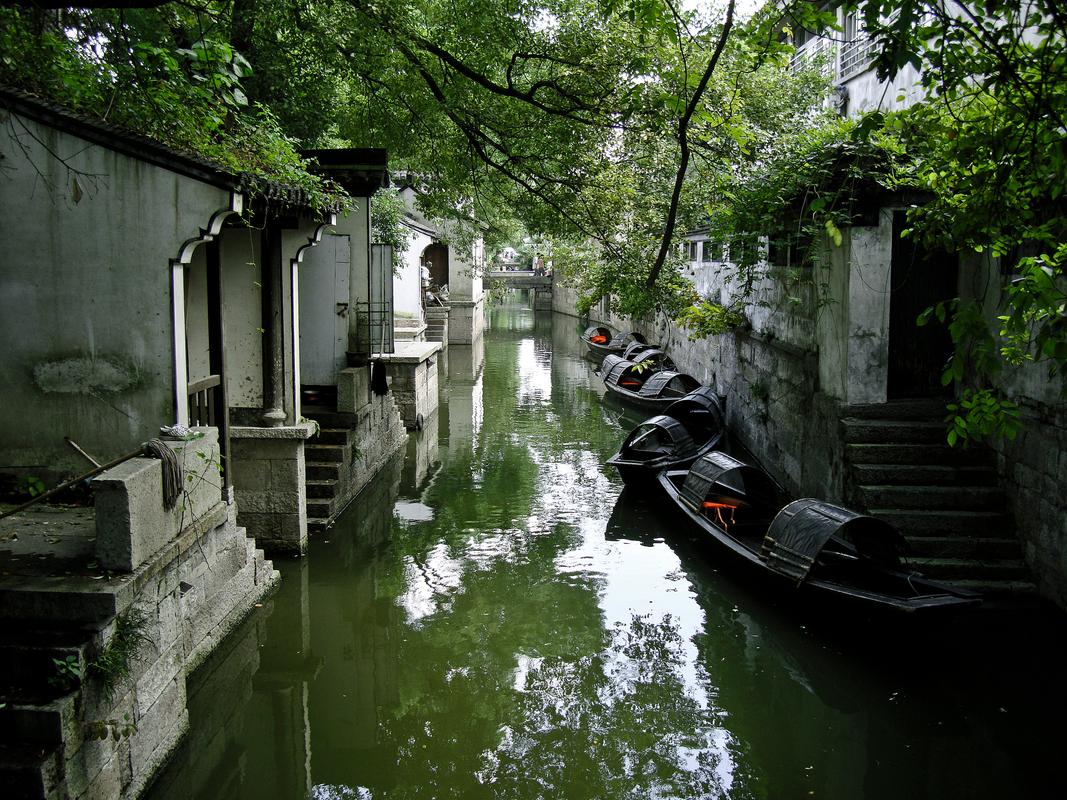 水帮船漂出来的古镇根