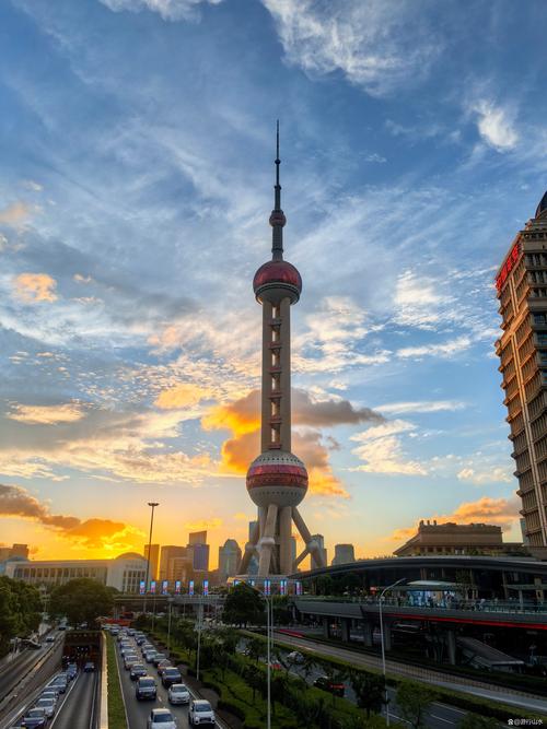 陆家嘴东方明珠剪影晚霞天空背景摄影