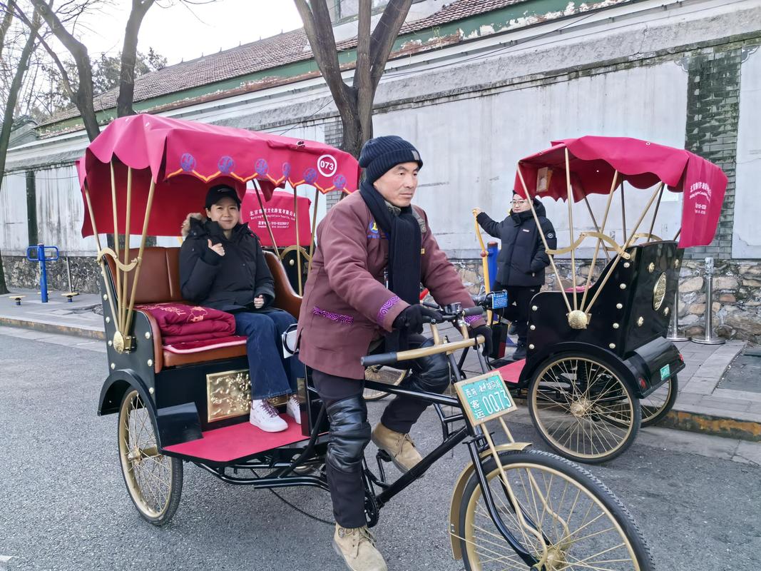 四、景区门口的“人力三轮车”:说是环城游,其实带你逛店