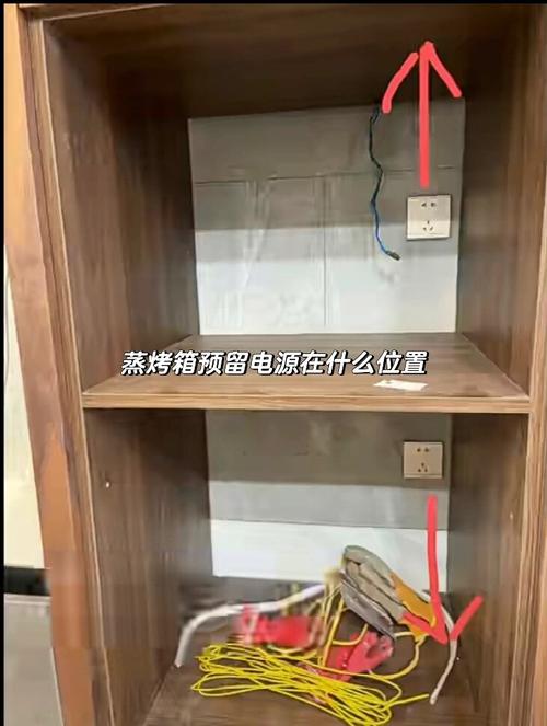 装修工人正在安装嵌入式蒸烤箱调试插座位置