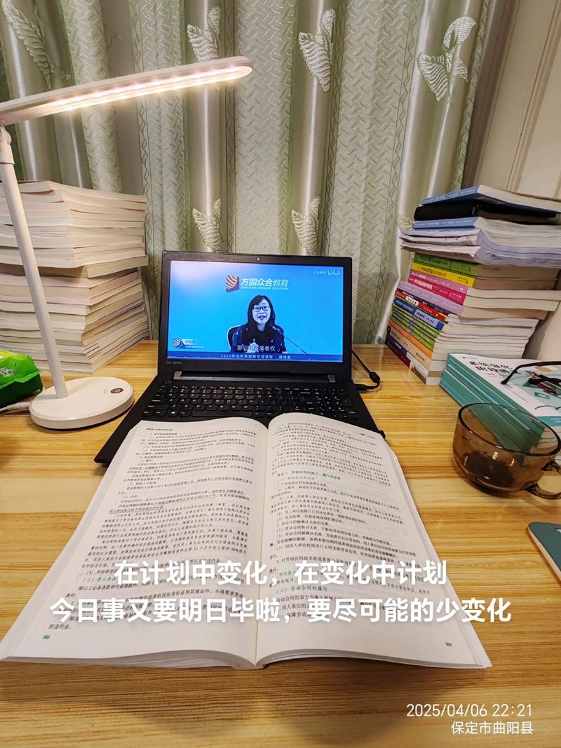 法律硕士考研生深夜复习场景