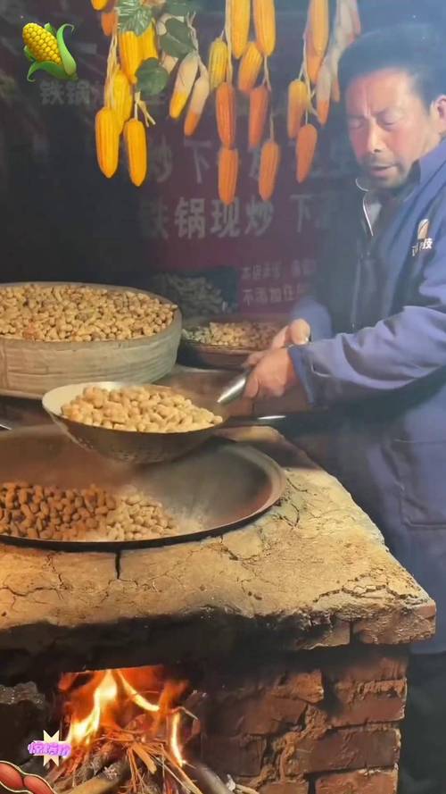 池州乌沙镇老炒货铺柴火灶铁锅里混粗盐翻炒的花生