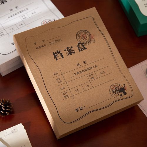 装宝宝成长纪念物的复古牛皮纸盒