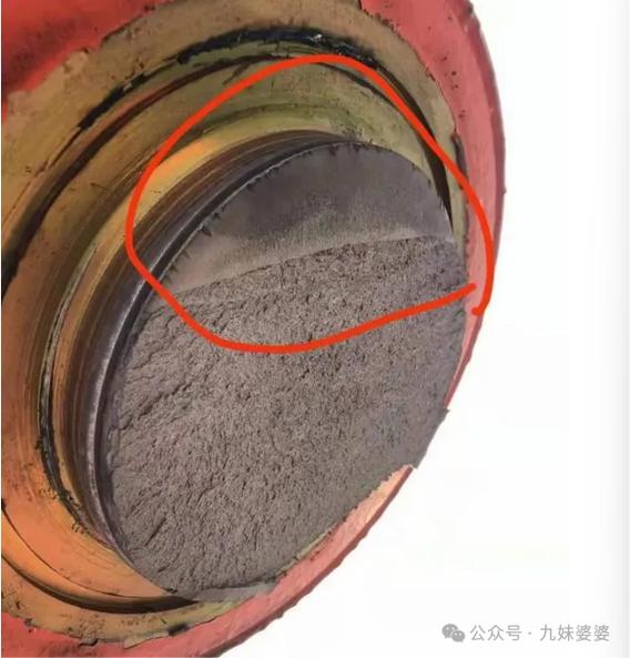 薄壁压力容器弹塑性屈曲破坏实物图