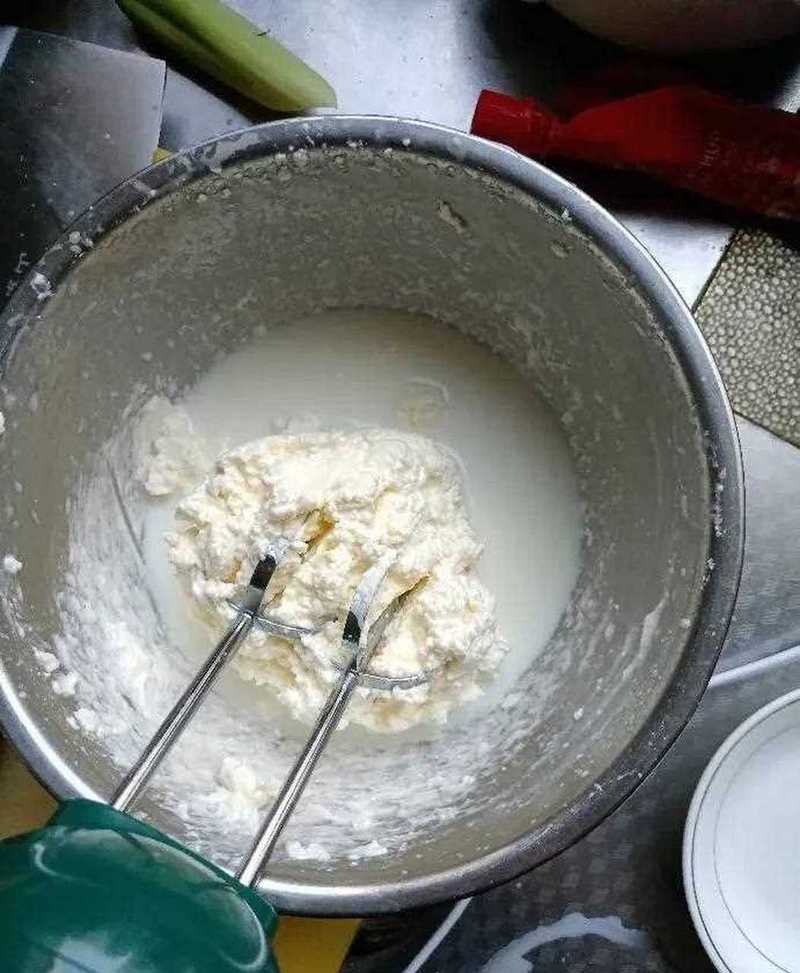 淡奶油打发过度油水分离状态图