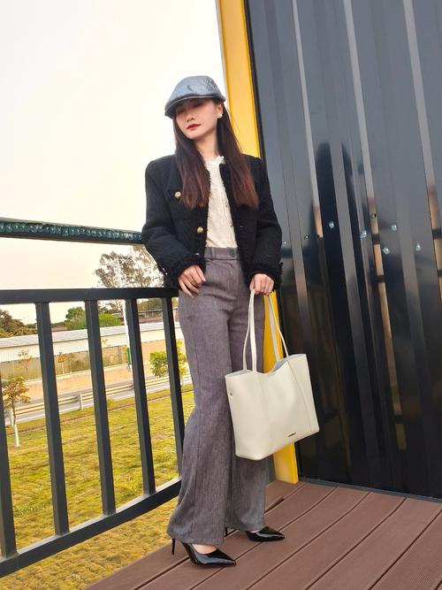 微胖女生宽肩带托特包包日常搭配街拍