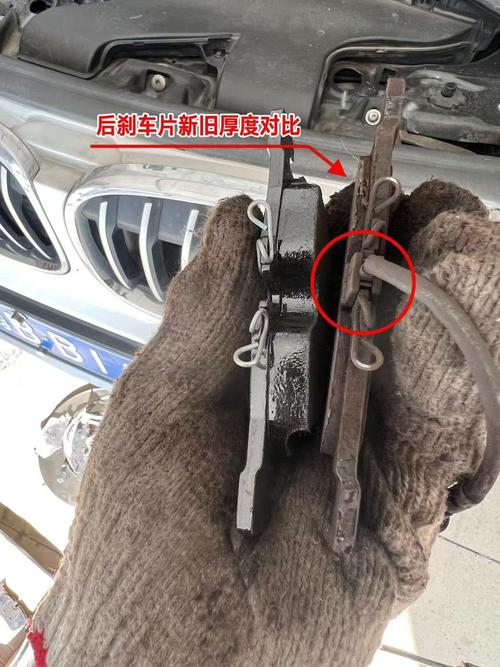 汽车刹车消音钢片正反安装对比图