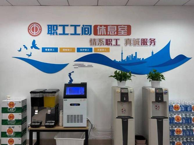 工业企业车间员工午休休闲区场景