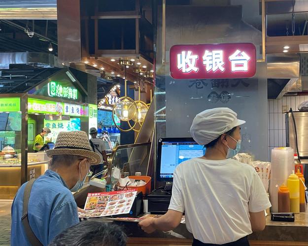 南京巷口小吃店收银台扫码点单场景