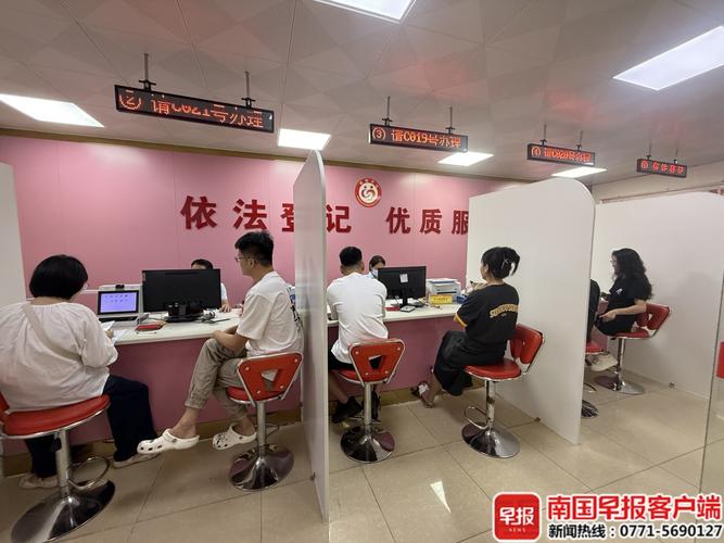 民政局婚姻登记窗口审核境外离婚证明材料现场