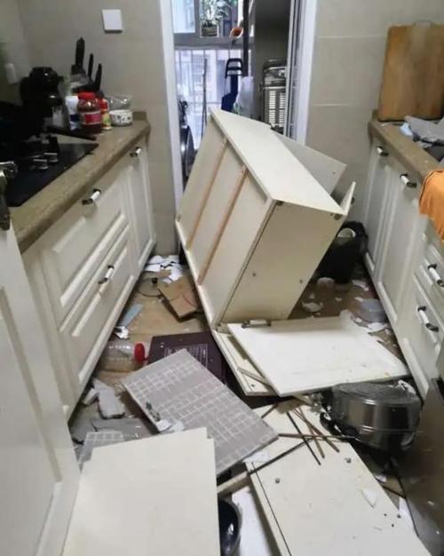 验收只看亮不亮，隐形坑留到搬家才爆发