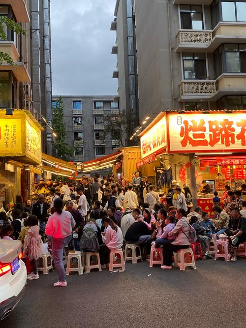饮食文化:成都的魂魄,不在景区,在街头
